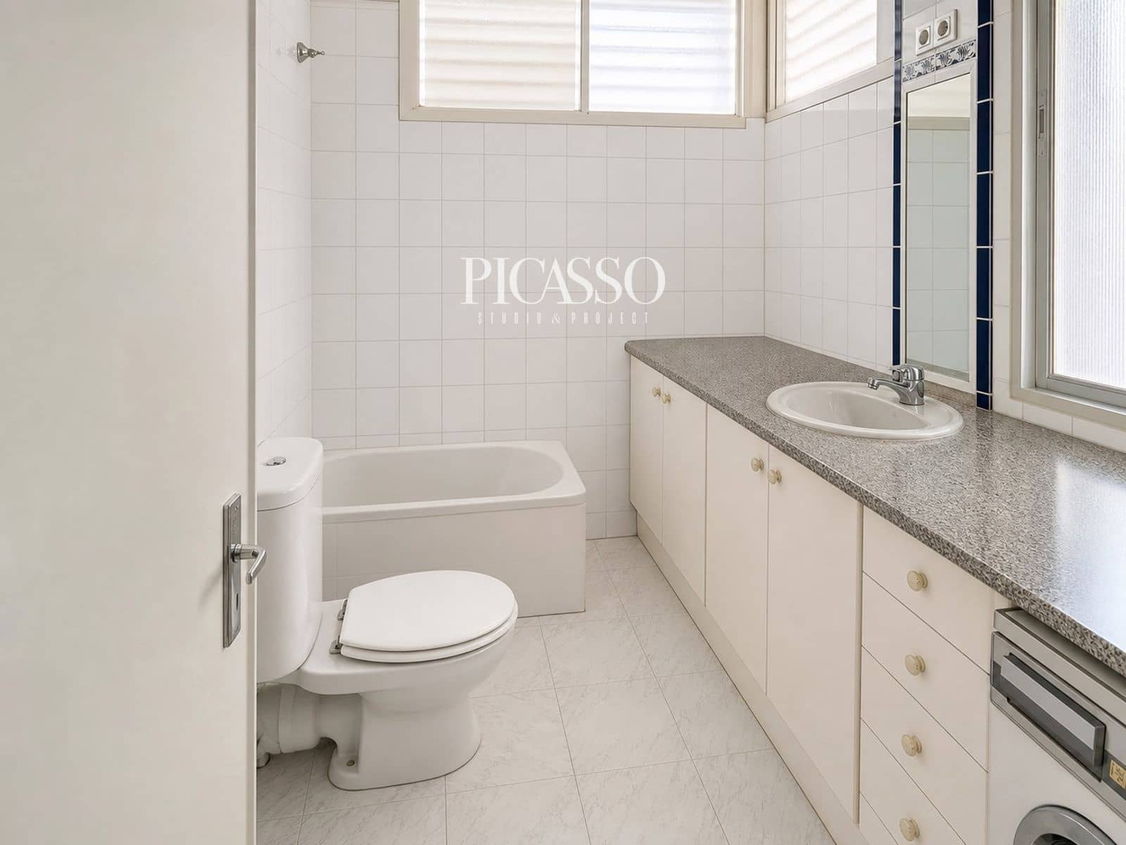 2 bedroom Flat for sale in Fuengirola with pool - € 299,000 (Ref: 10112080)