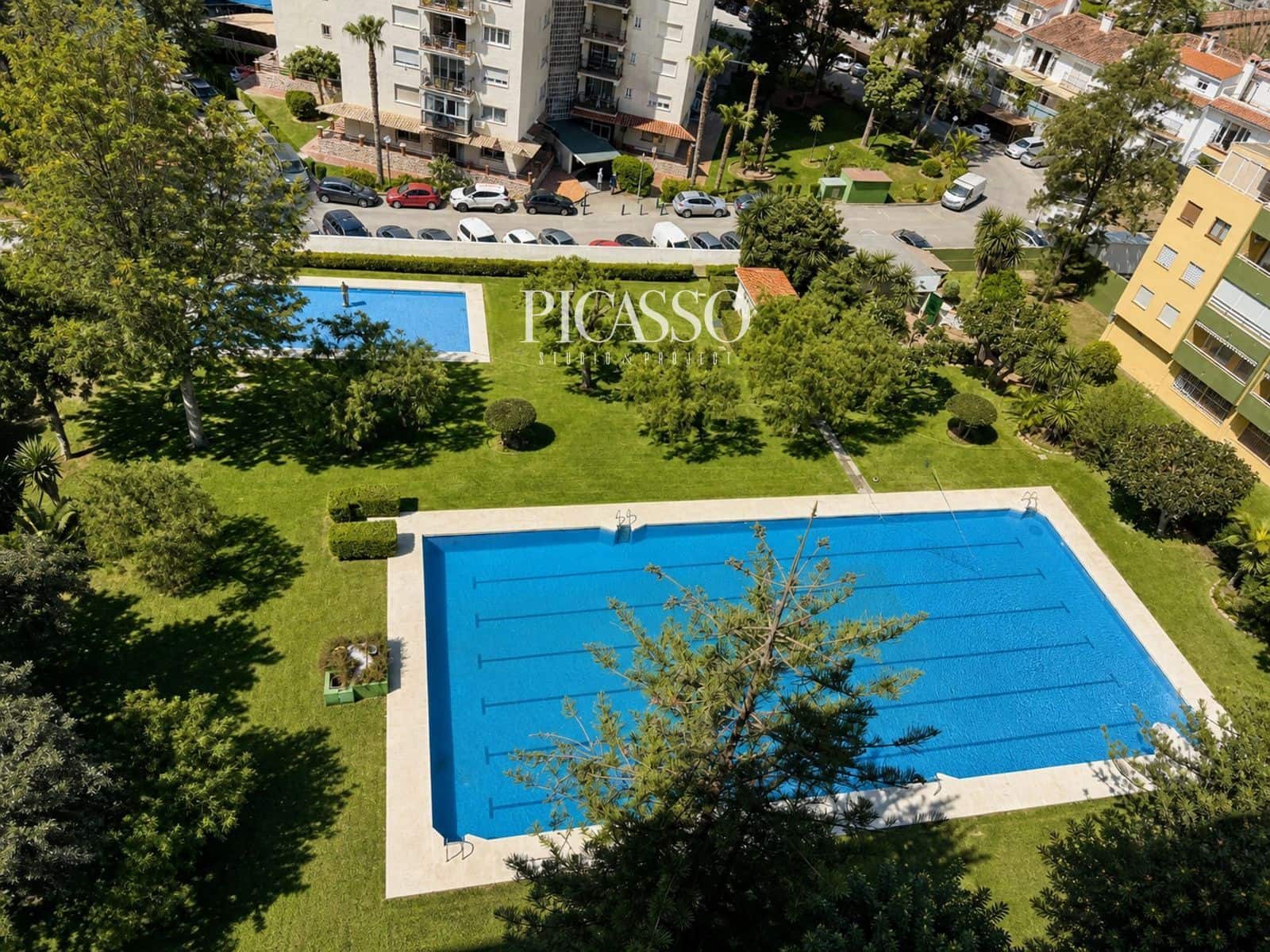 2 bedroom Flat for sale in Fuengirola with pool - € 299,000 (Ref: 10112080)