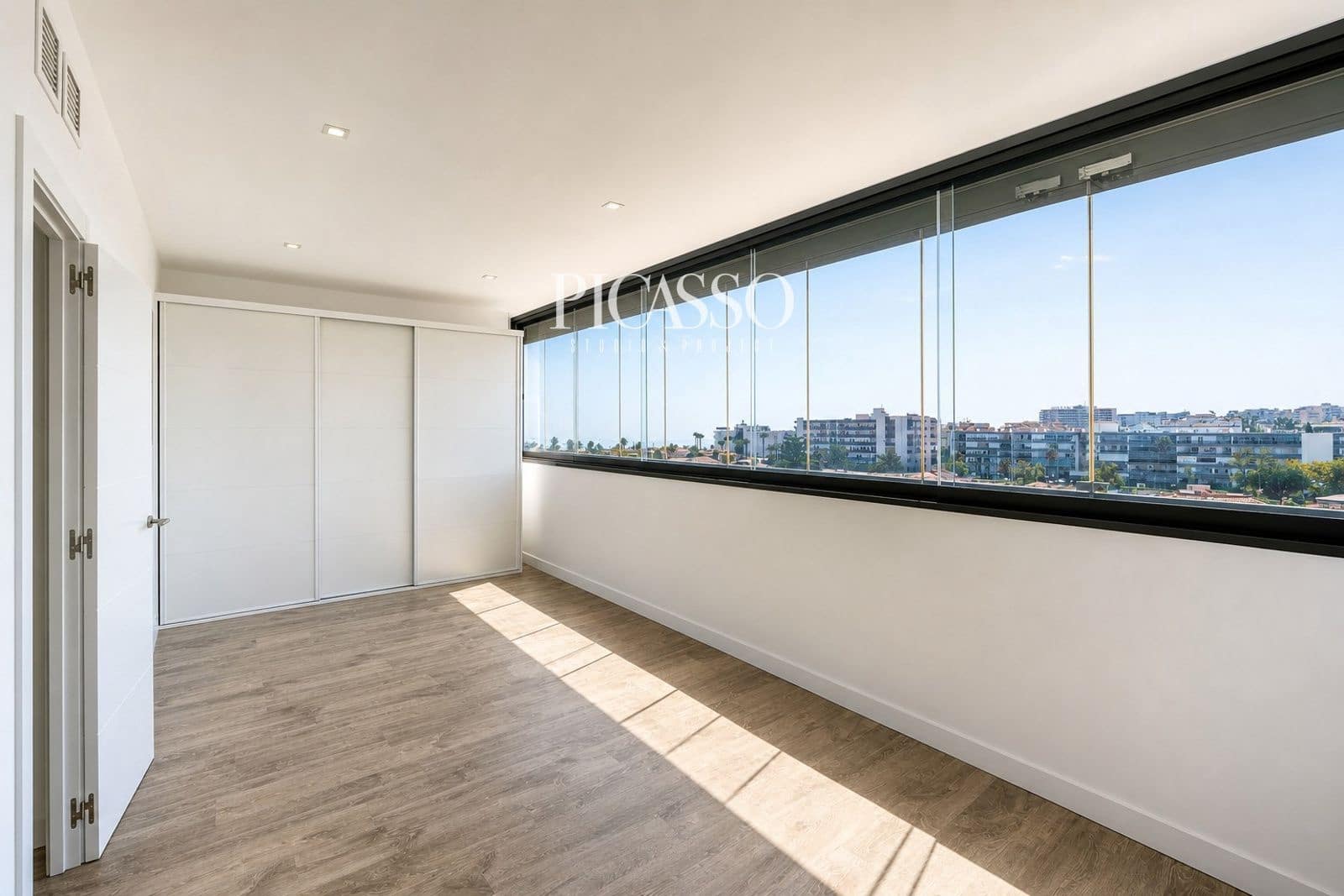 2 quarto Apartamento para arrendar em Torremolinos com piscina garagem - 3 000 € (Ref: 10112082)
