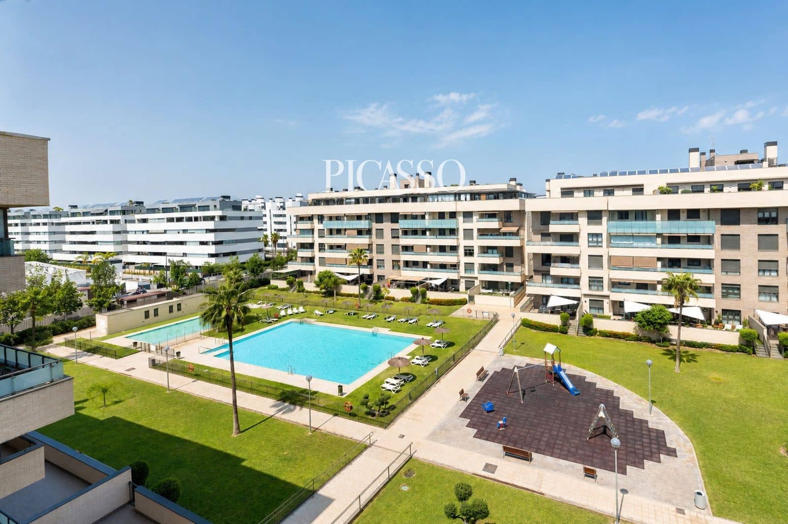 2 quarto Apartamento para arrendar em Torremolinos com piscina garagem - 3 000 € (Ref: 10112082)