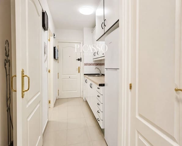 Flat te huur in Torrequebrada, Benalmádena met zwembad - € 800 (Ref: 10124791)
