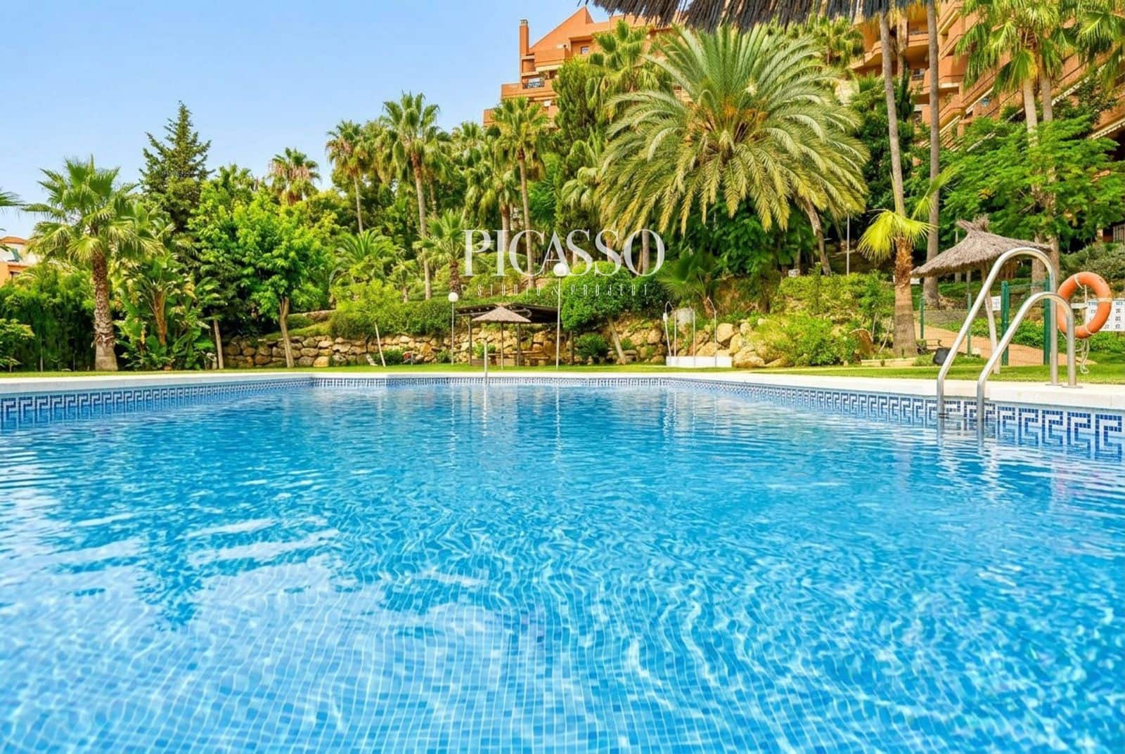 2 makuuhuone Asunto myytävänä paikassa Benalmadena mukana uima-altaan 
autotalli - 322 000 € (Ref: 10130630)