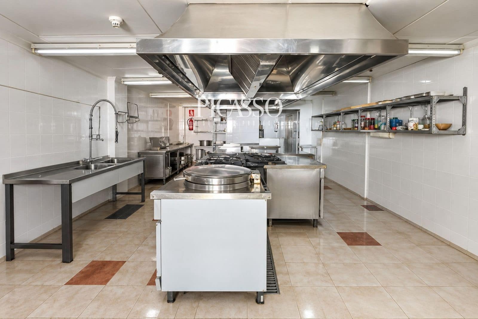 Commercial for sale in Argamasilla de Calatrava - € 350,000 (Ref: 10131003)
