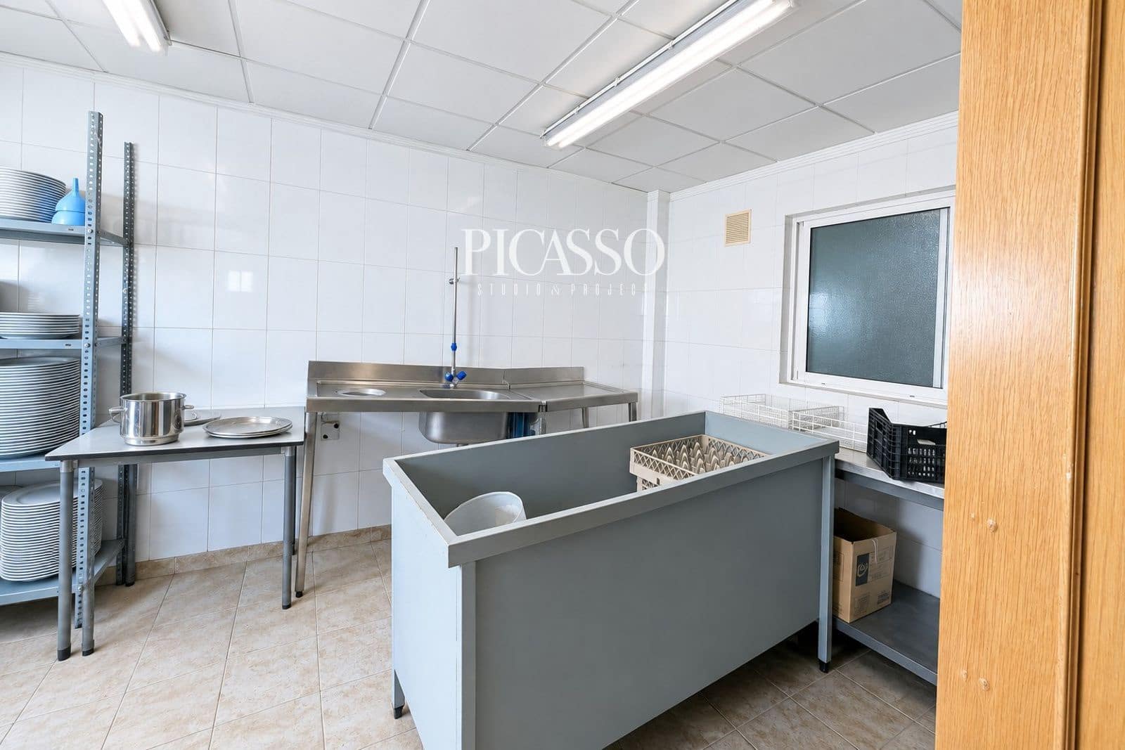 Commercial for sale in Argamasilla de Calatrava - € 350,000 (Ref: 10131003)