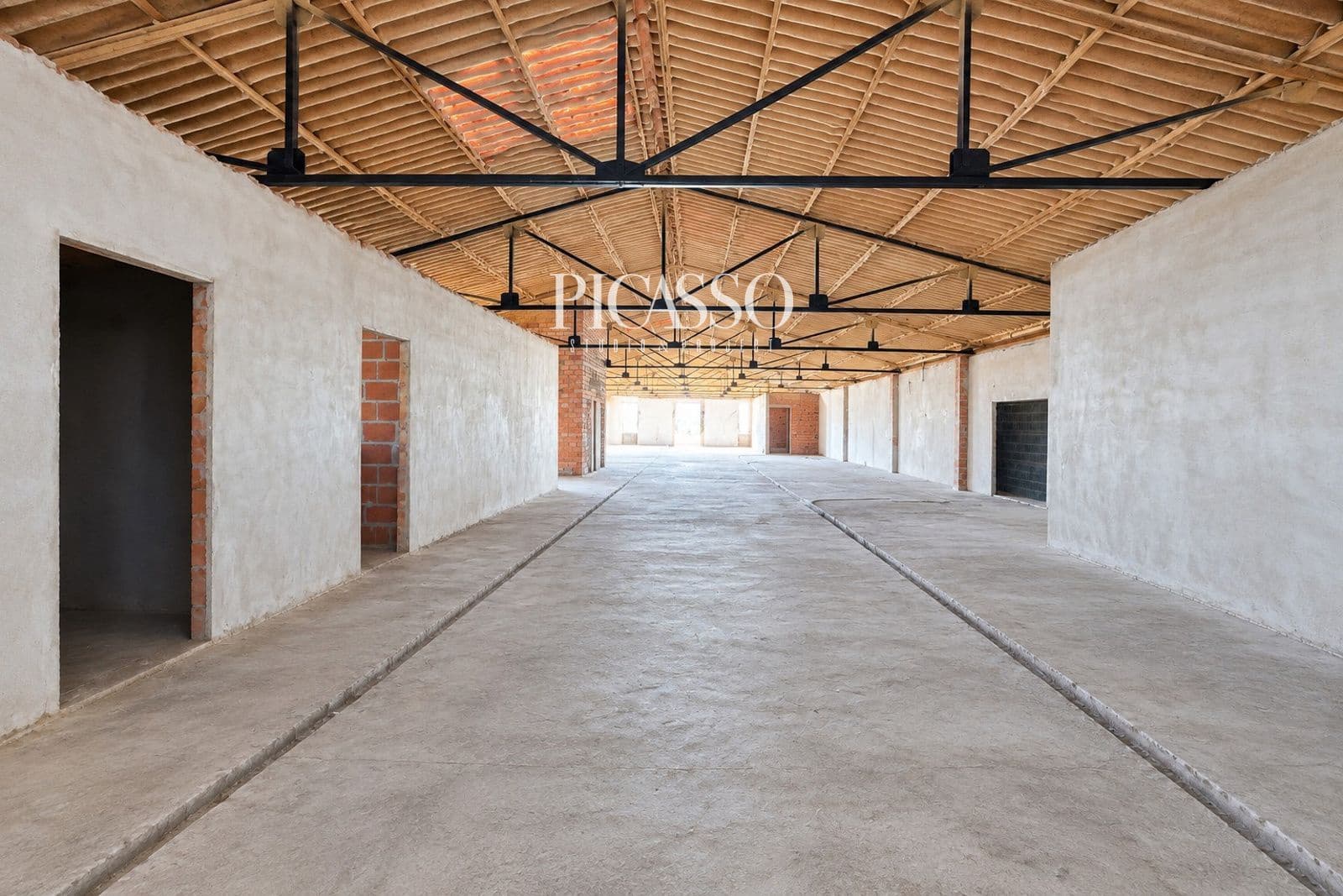 Commercial for sale in Argamasilla de Calatrava - € 350,000 (Ref: 10131003)
