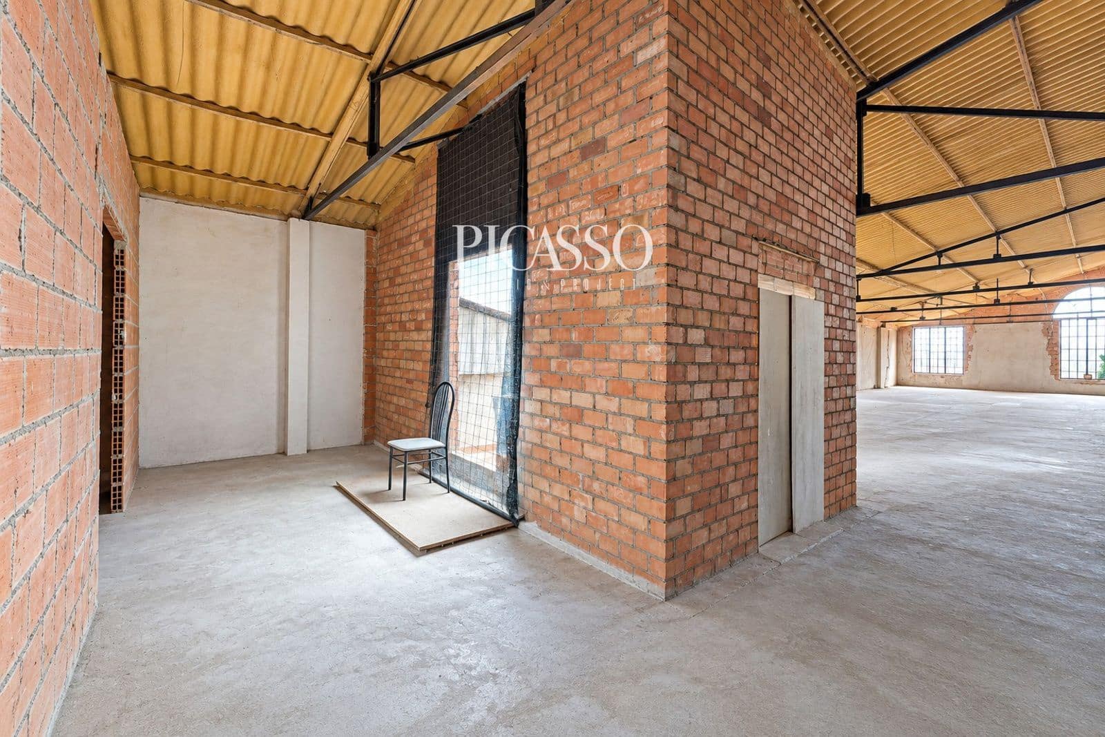 Commercial for sale in Argamasilla de Calatrava - € 350,000 (Ref: 10131003)