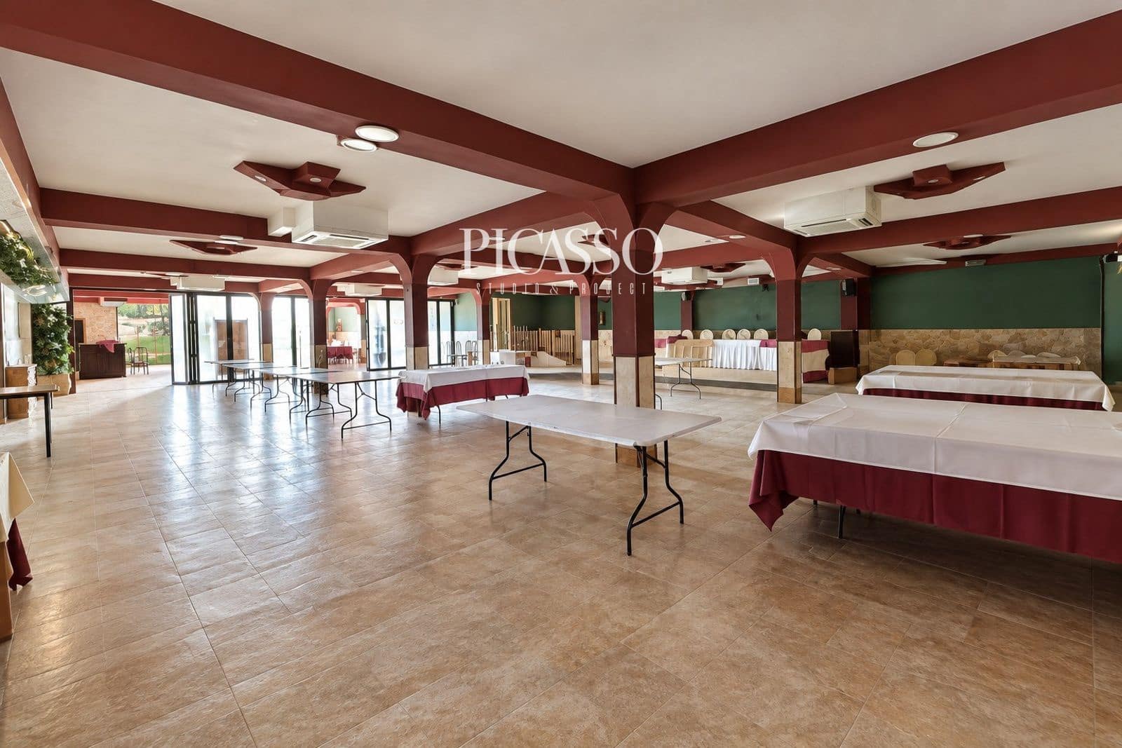 Commercial for sale in Argamasilla de Calatrava - € 350,000 (Ref: 10131003)