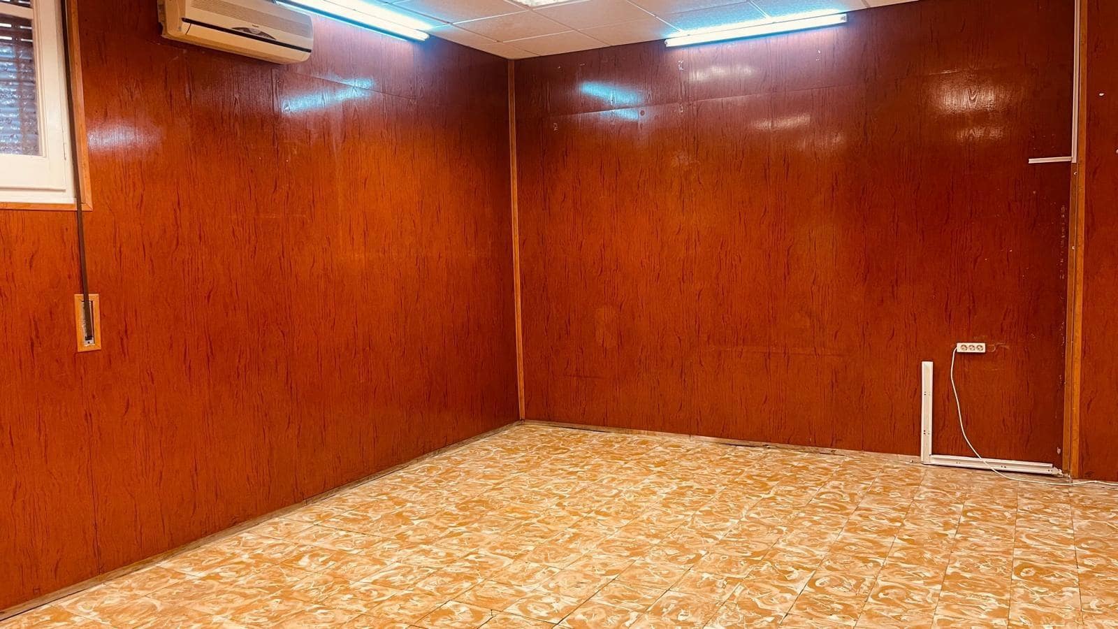Commercieel te koop in Tortosa - € 86.000 (Ref: 10172018)