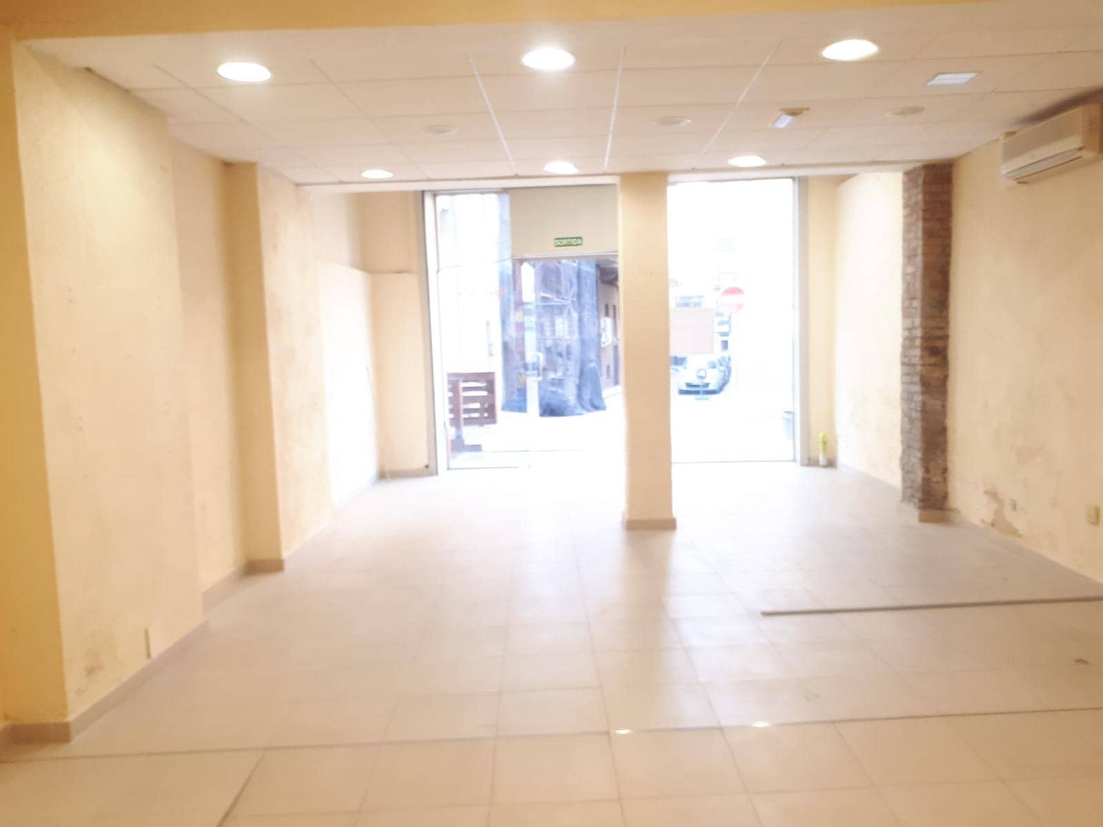 Gewerbe zu verkaufen in Tortosa - 265.000 € (Ref: 10172020)