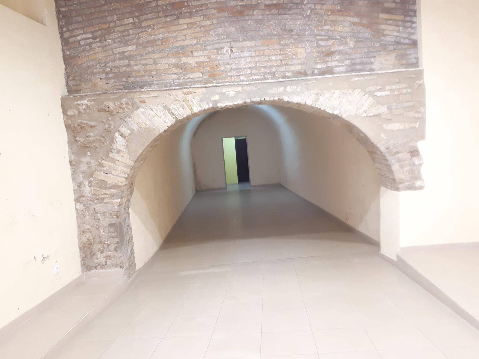 Gewerbe zu verkaufen in Tortosa - 265.000 € (Ref: 10172020)