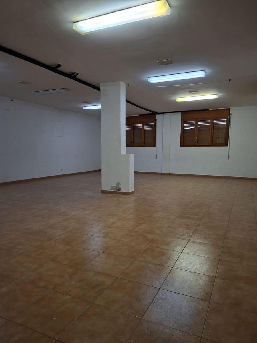 8 slaapkamer Villa te koop in L'Aldea met garage - € 290.000 (Ref: 10172021)