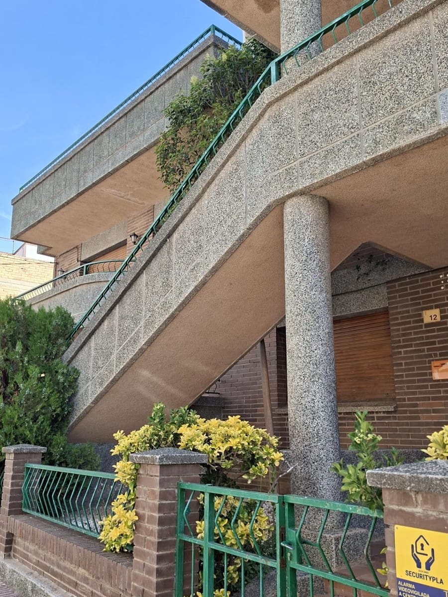 8 slaapkamer Villa te koop in L'Aldea met garage - € 290.000 (Ref: 10172021)