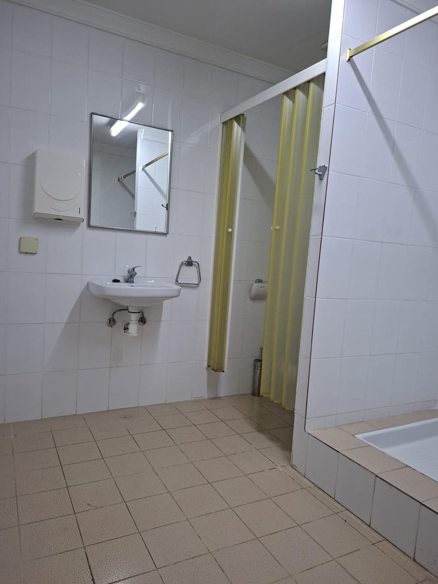 8 slaapkamer Villa te koop in L'Aldea met garage - € 290.000 (Ref: 10172021)