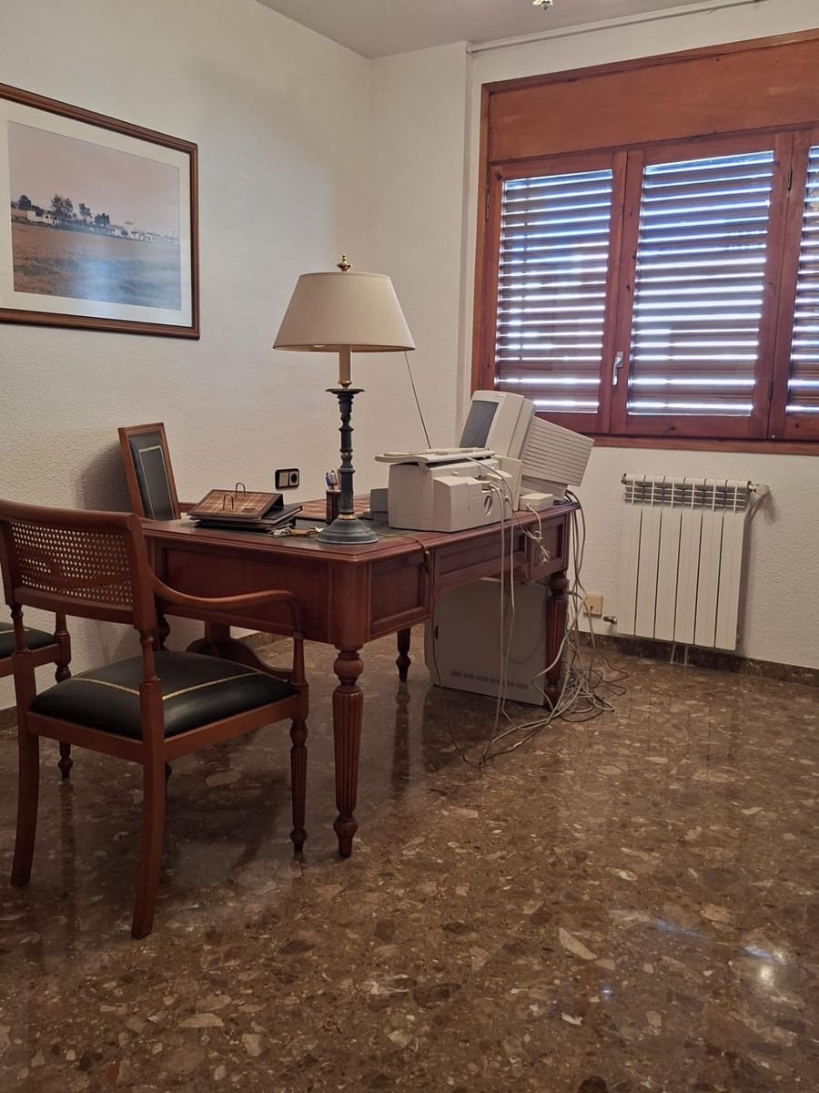 8 slaapkamer Villa te koop in L'Aldea met garage - € 290.000 (Ref: 10172021)