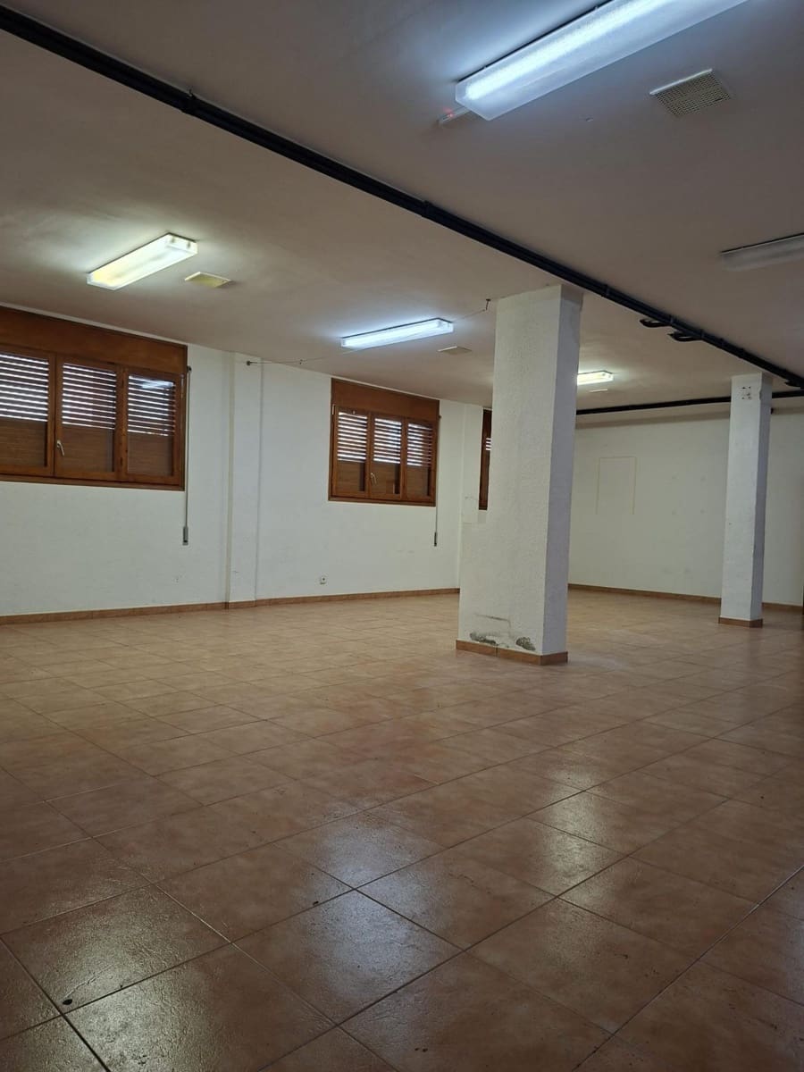 8 slaapkamer Villa te koop in L'Aldea met garage - € 290.000 (Ref: 10172021)
