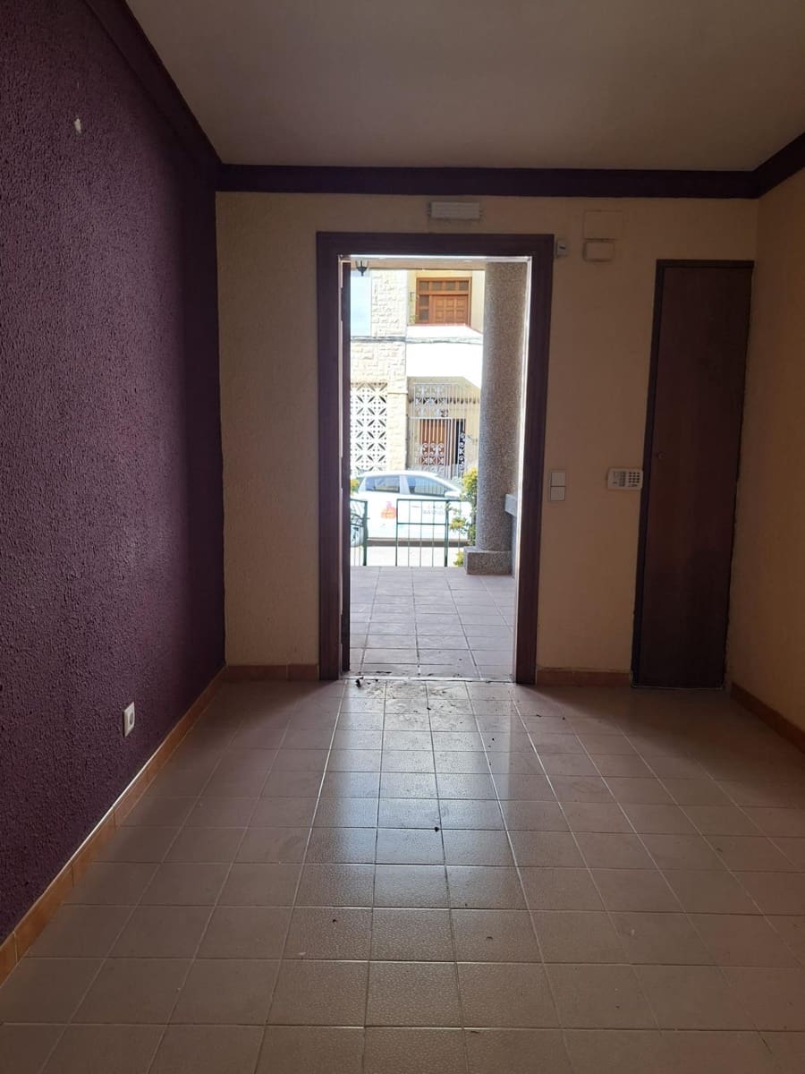 8 slaapkamer Villa te koop in L'Aldea met garage - € 290.000 (Ref: 10172021)