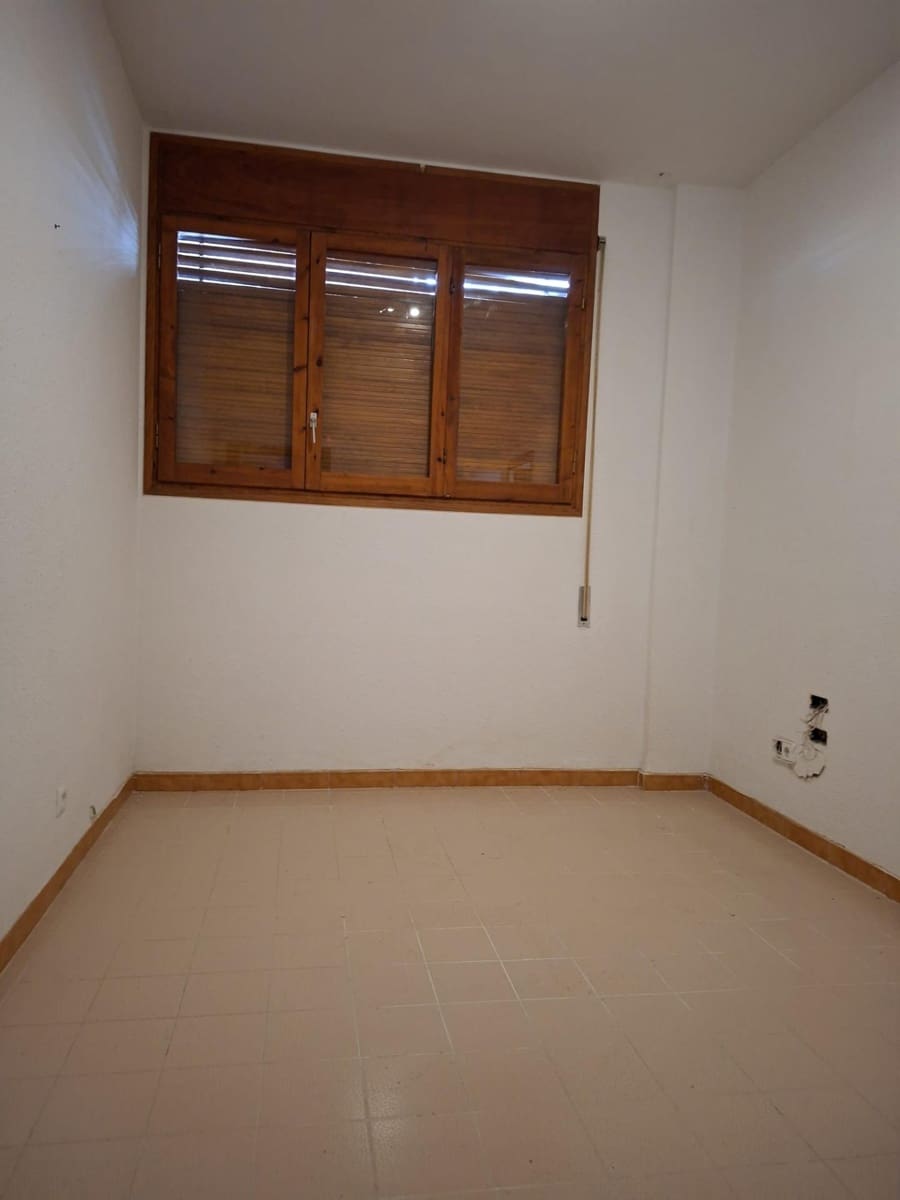 8 slaapkamer Villa te koop in L'Aldea met garage - € 290.000 (Ref: 10172021)