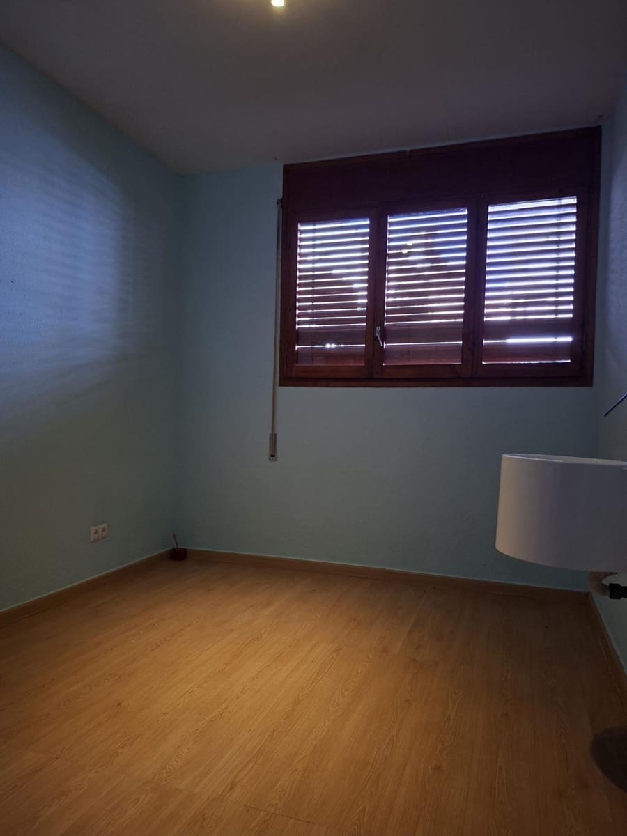 8 slaapkamer Villa te koop in L'Aldea met garage - € 290.000 (Ref: 10172021)