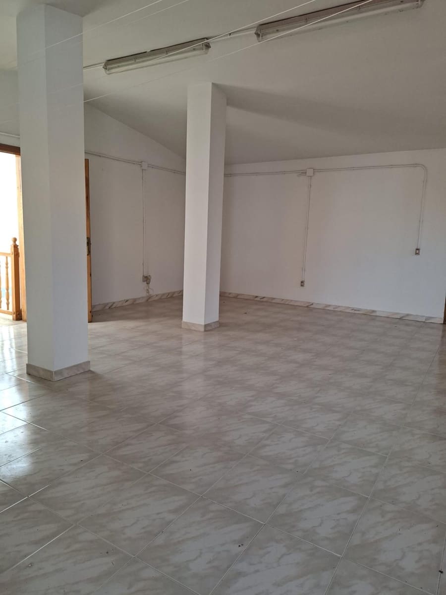 8 slaapkamer Villa te koop in L'Aldea met garage - € 290.000 (Ref: 10172021)