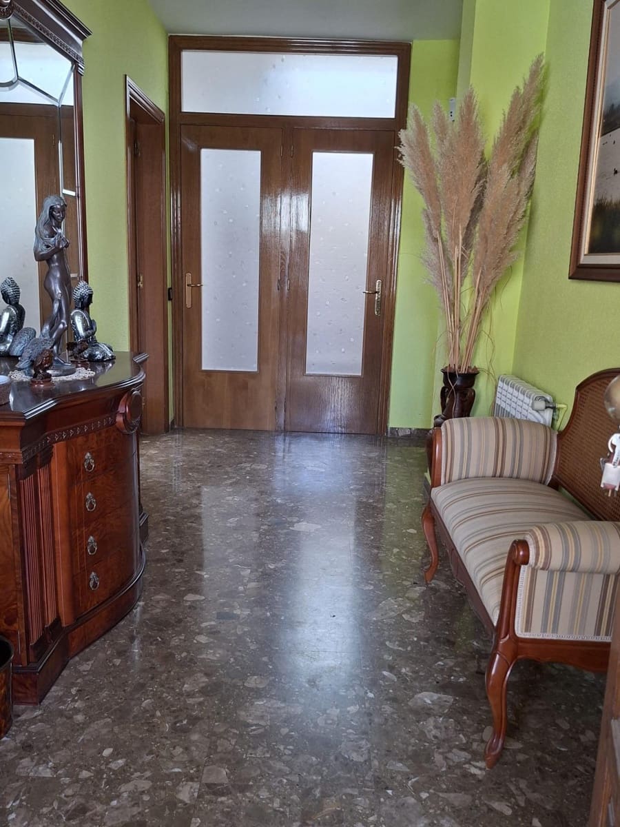 8 slaapkamer Villa te koop in L'Aldea met garage - € 290.000 (Ref: 10172021)