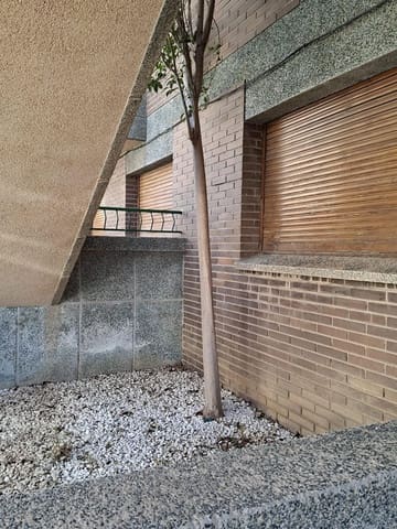 8 slaapkamer Villa te koop in L'Aldea met garage - € 290.000 (Ref: 10172021)