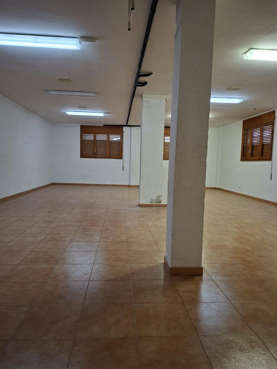 8 slaapkamer Villa te koop in L'Aldea met garage - € 290.000 (Ref: 10172021)