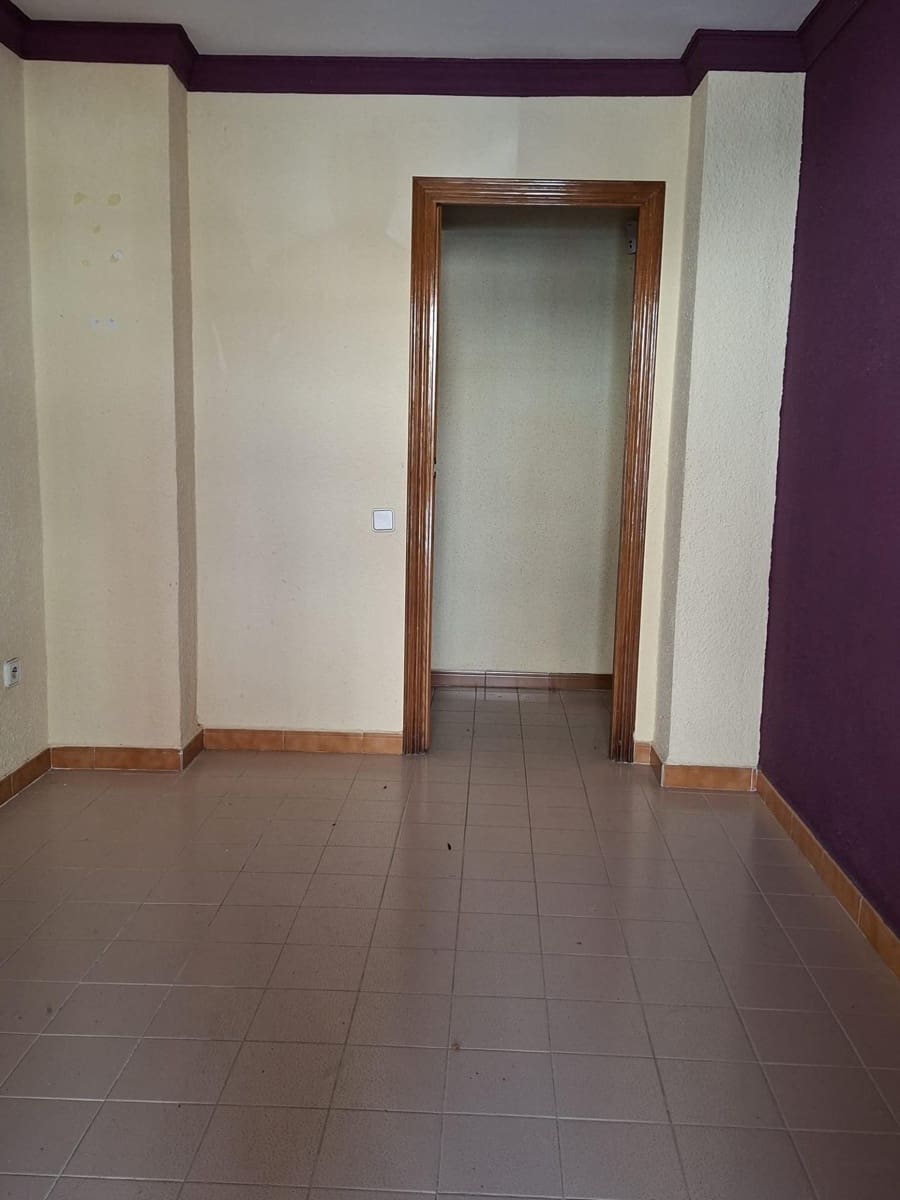 8 slaapkamer Villa te koop in L'Aldea met garage - € 290.000 (Ref: 10172021)