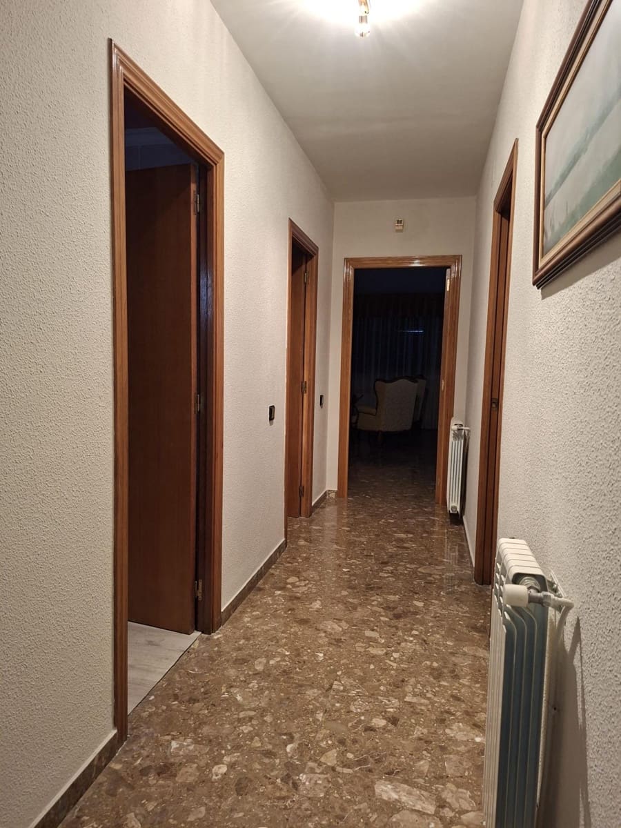 8 slaapkamer Villa te koop in L'Aldea met garage - € 290.000 (Ref: 10172021)