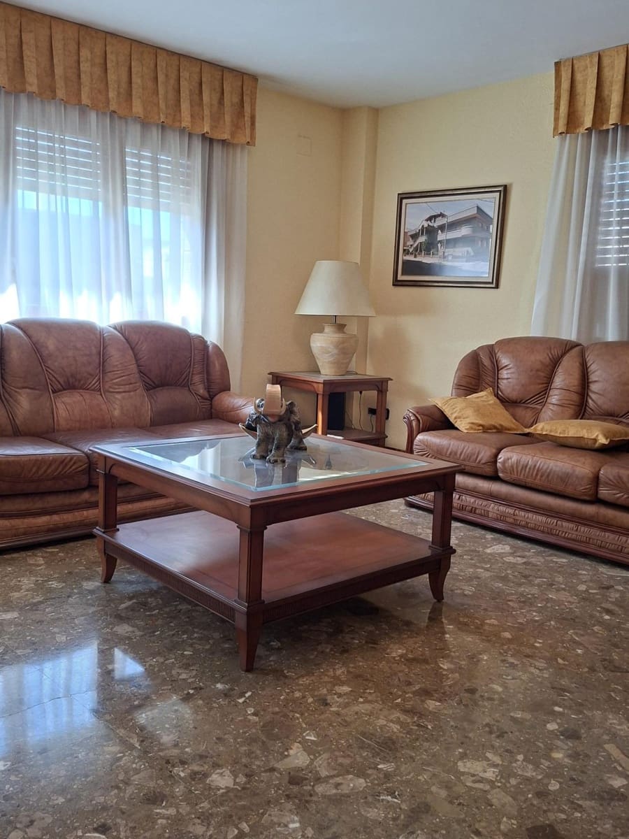 8 slaapkamer Villa te koop in L'Aldea met garage - € 290.000 (Ref: 10172021)