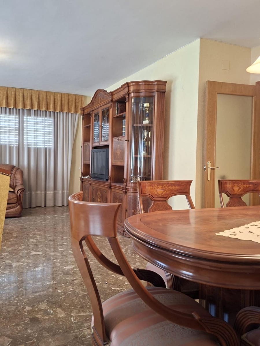 8 slaapkamer Villa te koop in L'Aldea met garage - € 290.000 (Ref: 10172021)