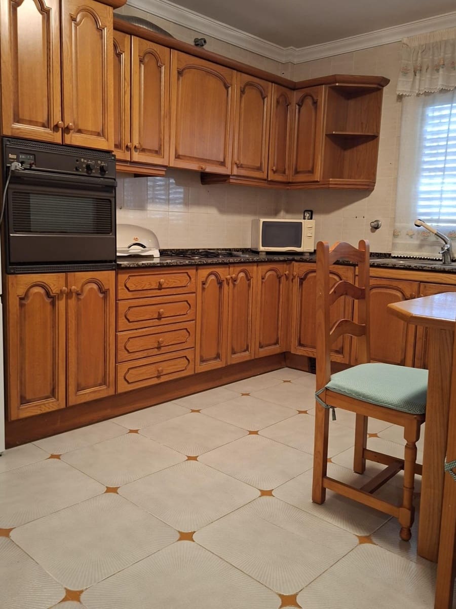 8 slaapkamer Villa te koop in L'Aldea met garage - € 290.000 (Ref: 10172021)