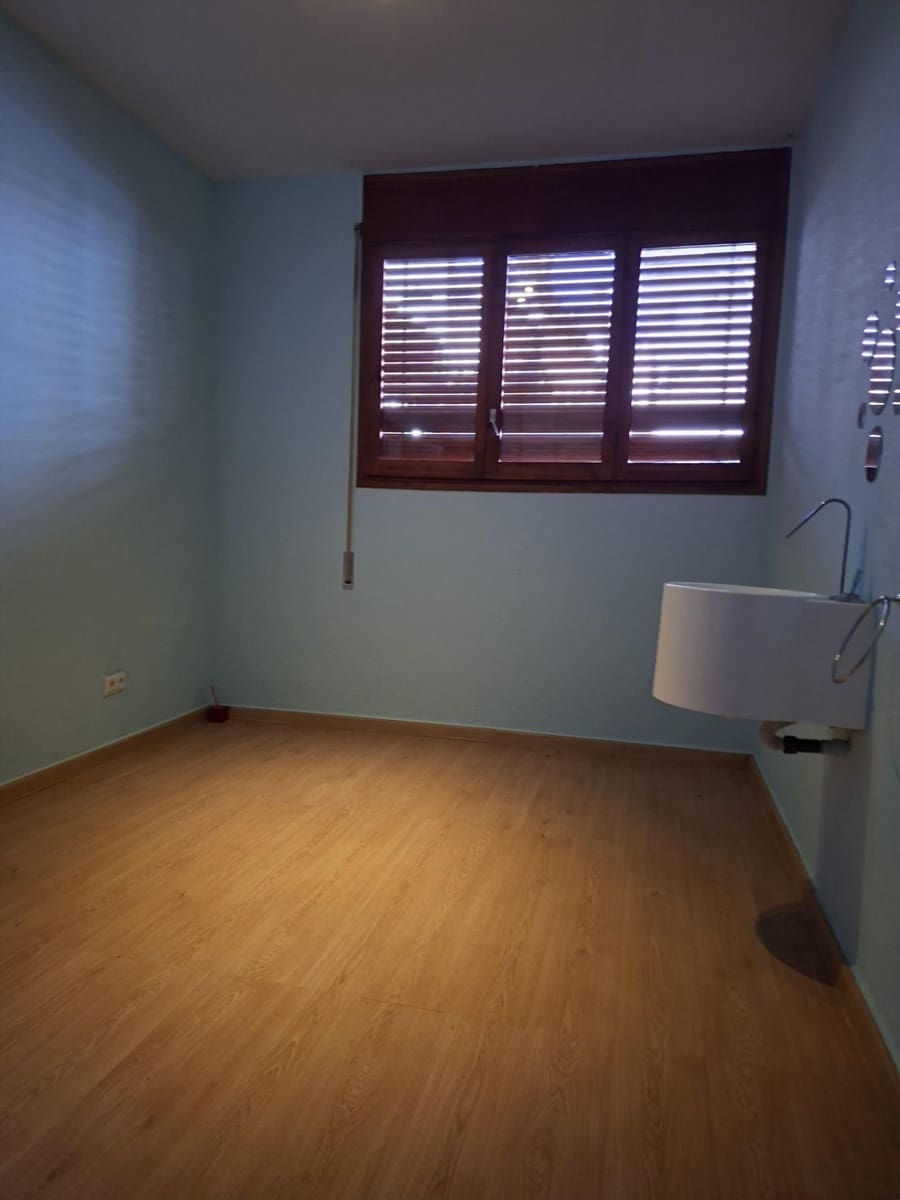 8 slaapkamer Villa te koop in L'Aldea met garage - € 290.000 (Ref: 10172021)
