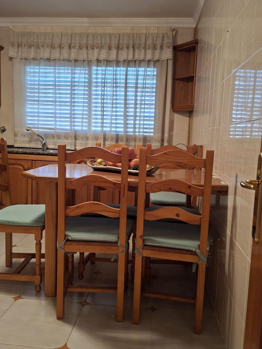 8 slaapkamer Villa te koop in L'Aldea met garage - € 290.000 (Ref: 10172021)