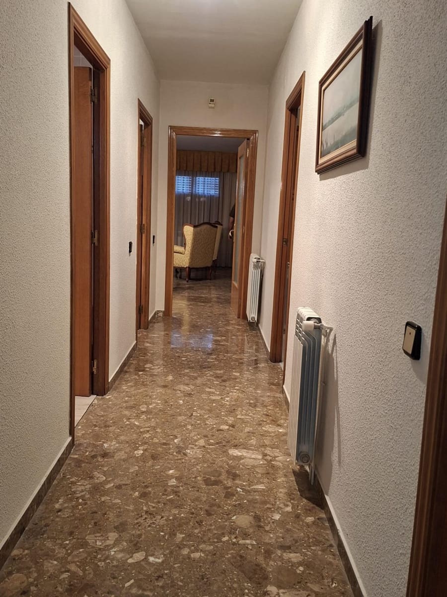 8 slaapkamer Villa te koop in L'Aldea met garage - € 290.000 (Ref: 10172021)