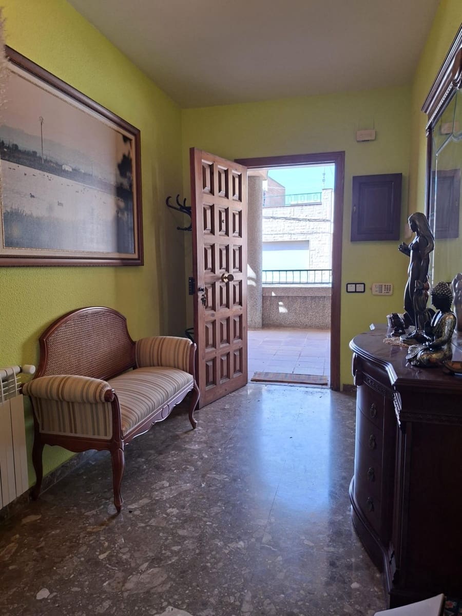 8 slaapkamer Villa te koop in L'Aldea met garage - € 290.000 (Ref: 10172021)