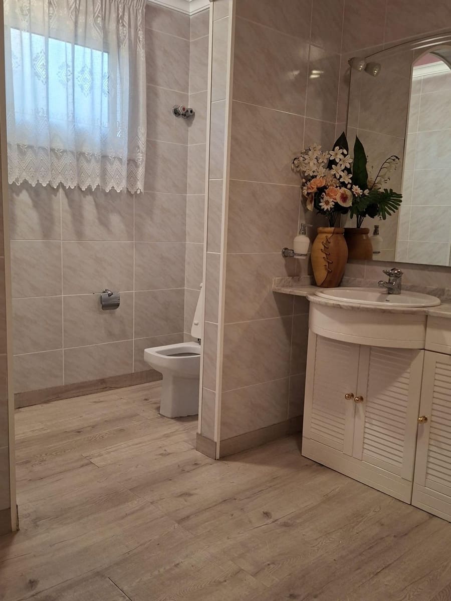 8 slaapkamer Villa te koop in L'Aldea met garage - € 290.000 (Ref: 10172021)