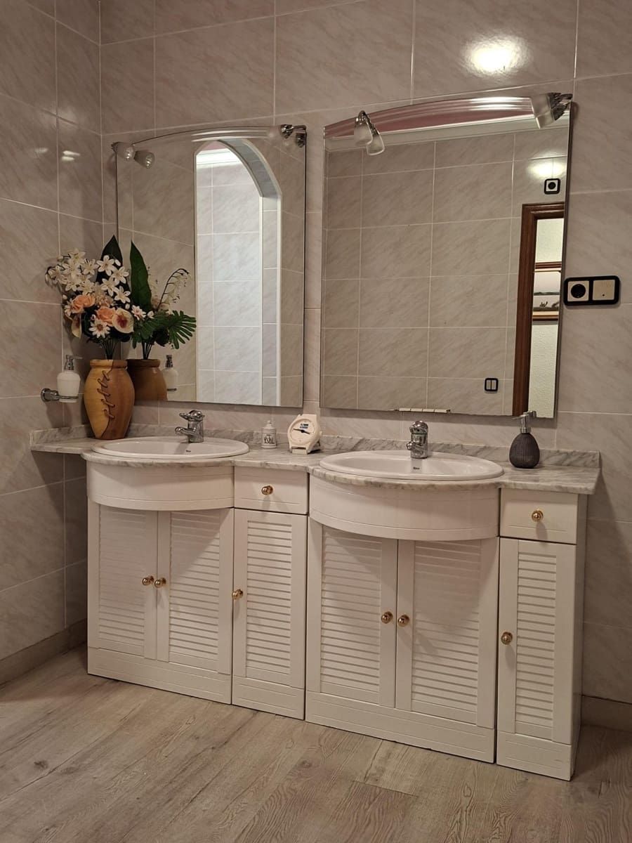 8 slaapkamer Villa te koop in L'Aldea met garage - € 290.000 (Ref: 10172021)