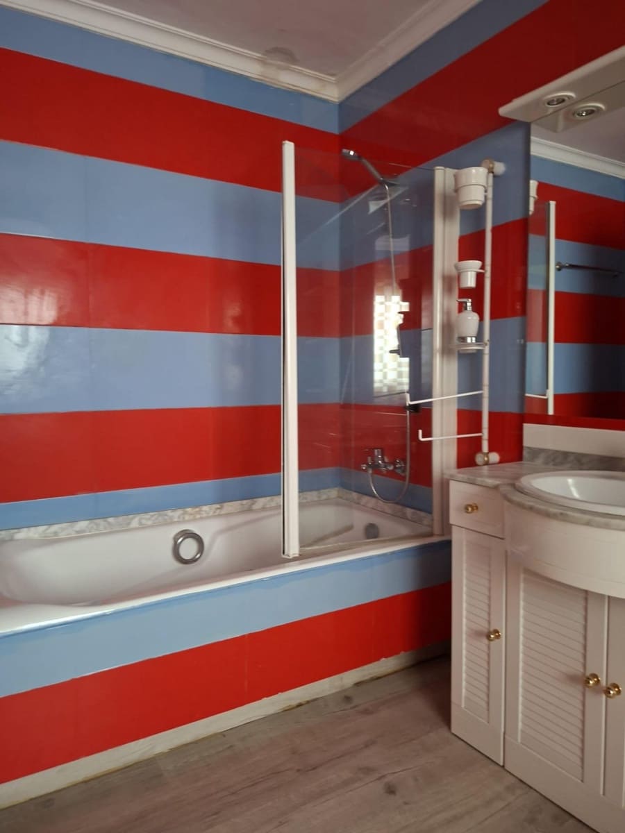 8 slaapkamer Villa te koop in L'Aldea met garage - € 290.000 (Ref: 10172021)