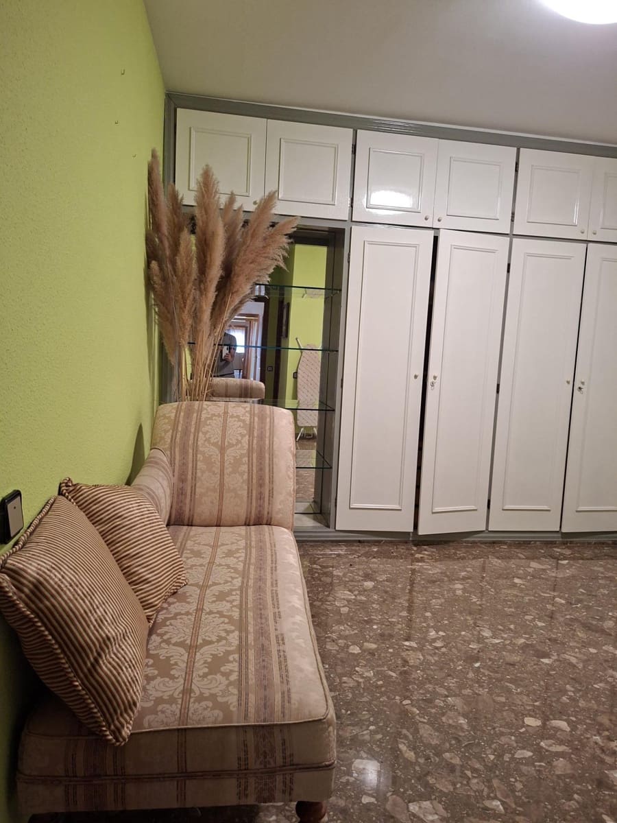8 slaapkamer Villa te koop in L'Aldea met garage - € 290.000 (Ref: 10172021)