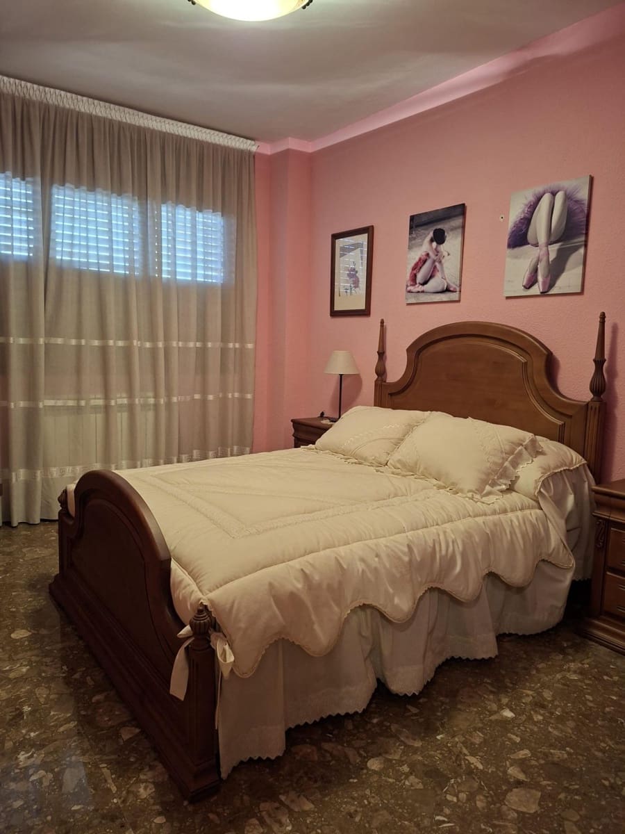 8 slaapkamer Villa te koop in L'Aldea met garage - € 290.000 (Ref: 10172021)