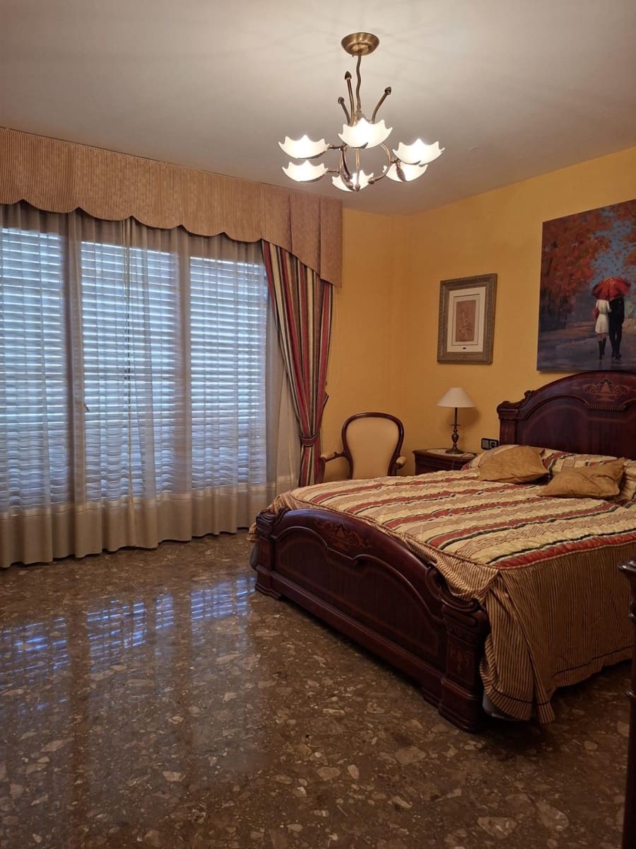 8 slaapkamer Villa te koop in L'Aldea met garage - € 290.000 (Ref: 10172021)