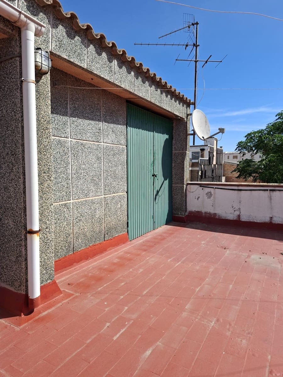 8 slaapkamer Villa te koop in L'Aldea met garage - € 290.000 (Ref: 10172021)
