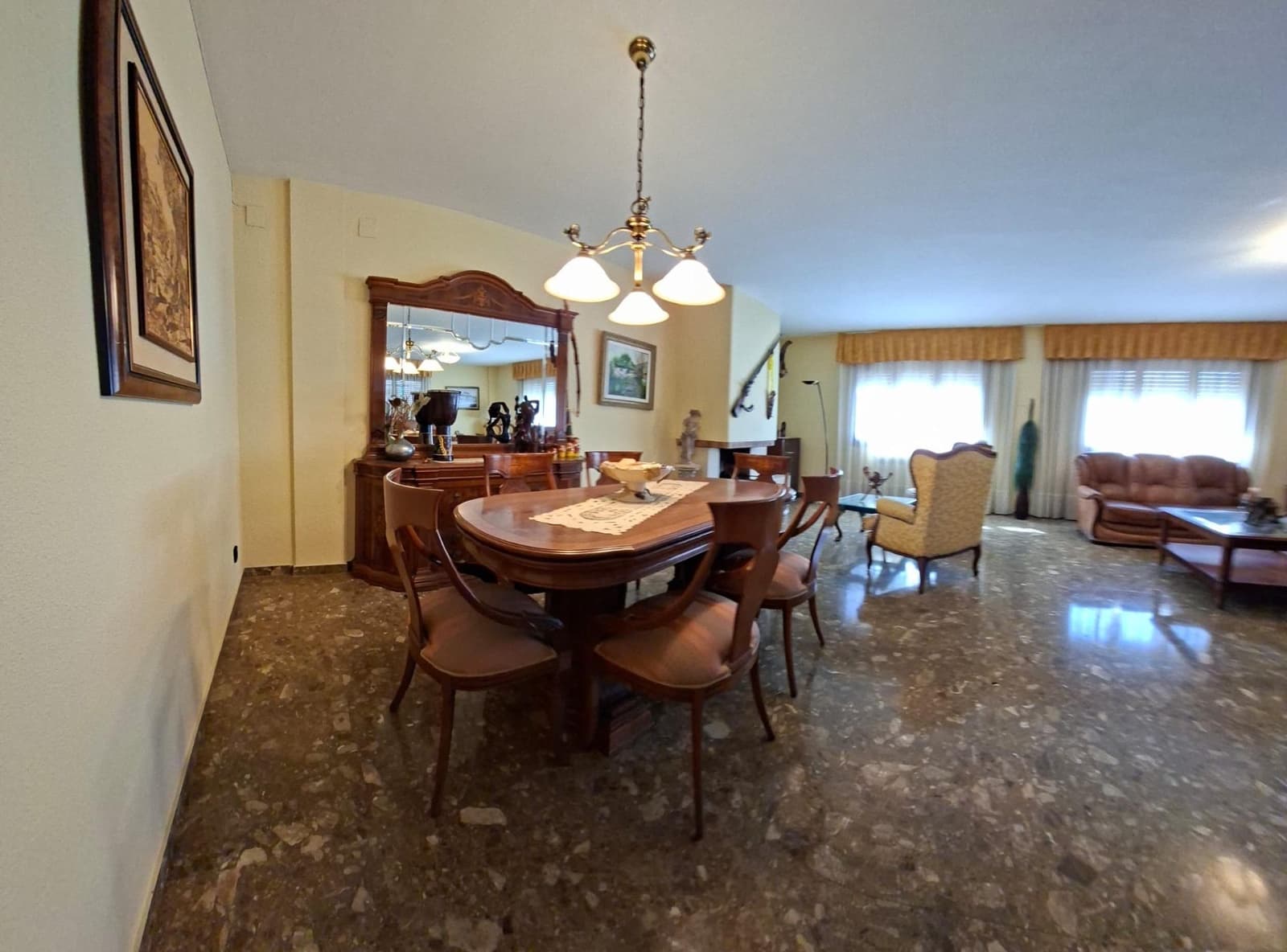 8 slaapkamer Villa te koop in L'Aldea met garage - € 290.000 (Ref: 10172021)