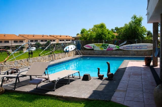 Chalet de 4 habitaciones en L'Ampolla en venta con piscina garaje - 990.000 € (Ref: 10172024)