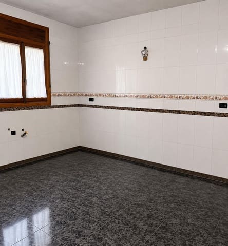 6 slaapkamer Villa te koop in Roquetes met zwembad garage - € 258.750 (Ref: 10172031)