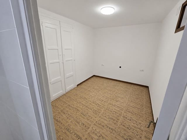 2 slaapkamer Flat te koop in Tortosa - € 60.000 (Ref: 10172033)