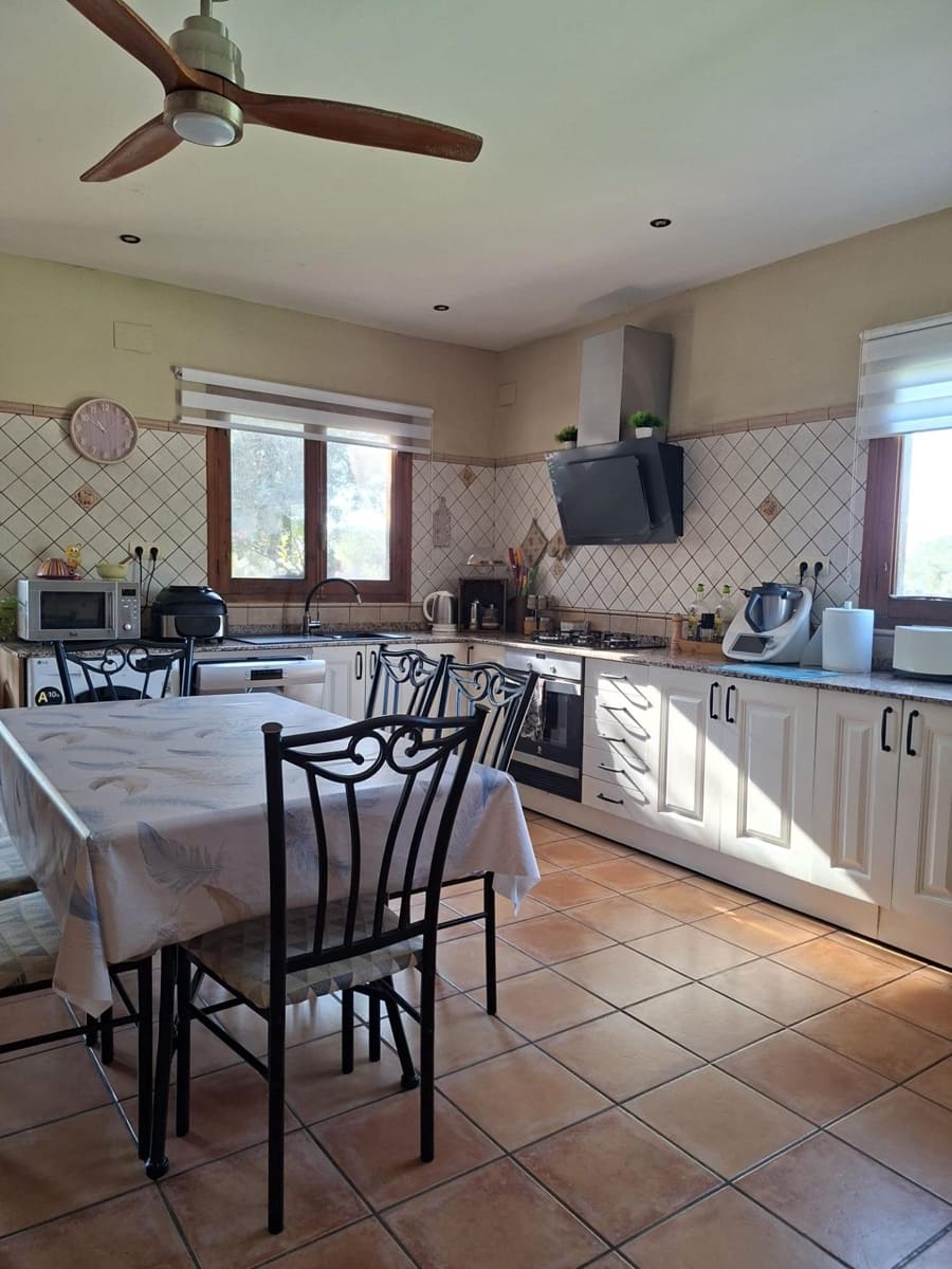 4 soveværelse Finca/Landehus til salg i Santa Barbara med swimmingpool - € 360.000 (Ref: 10183188)