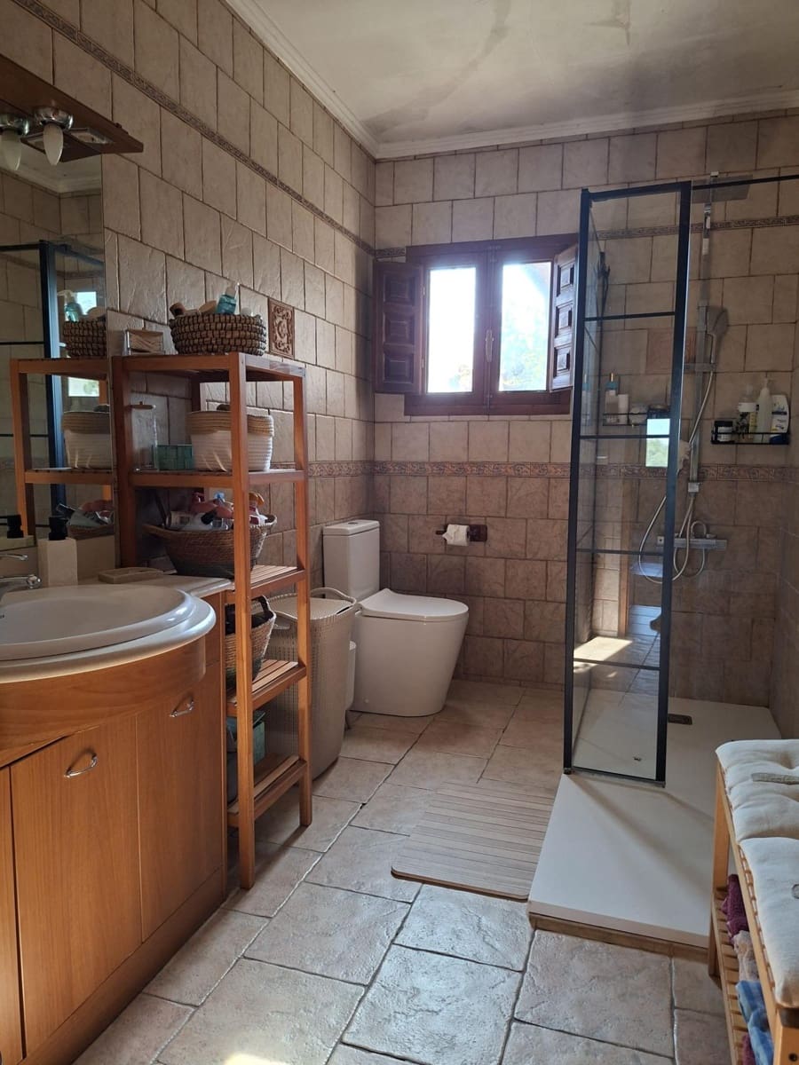 4 soveværelse Finca/Landehus til salg i Santa Barbara med swimmingpool - € 360.000 (Ref: 10183188)