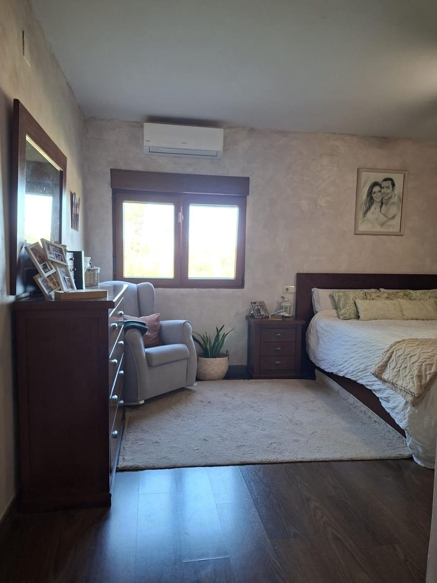 4 soveværelse Finca/Landehus til salg i Santa Barbara med swimmingpool - € 360.000 (Ref: 10183188)
