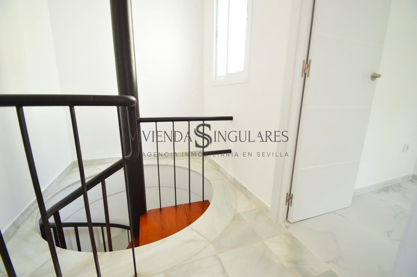 4 sypialnia Penthouse do wynajęcia w Miasto Sewilla - 1 300 € (Ref: 10111954)